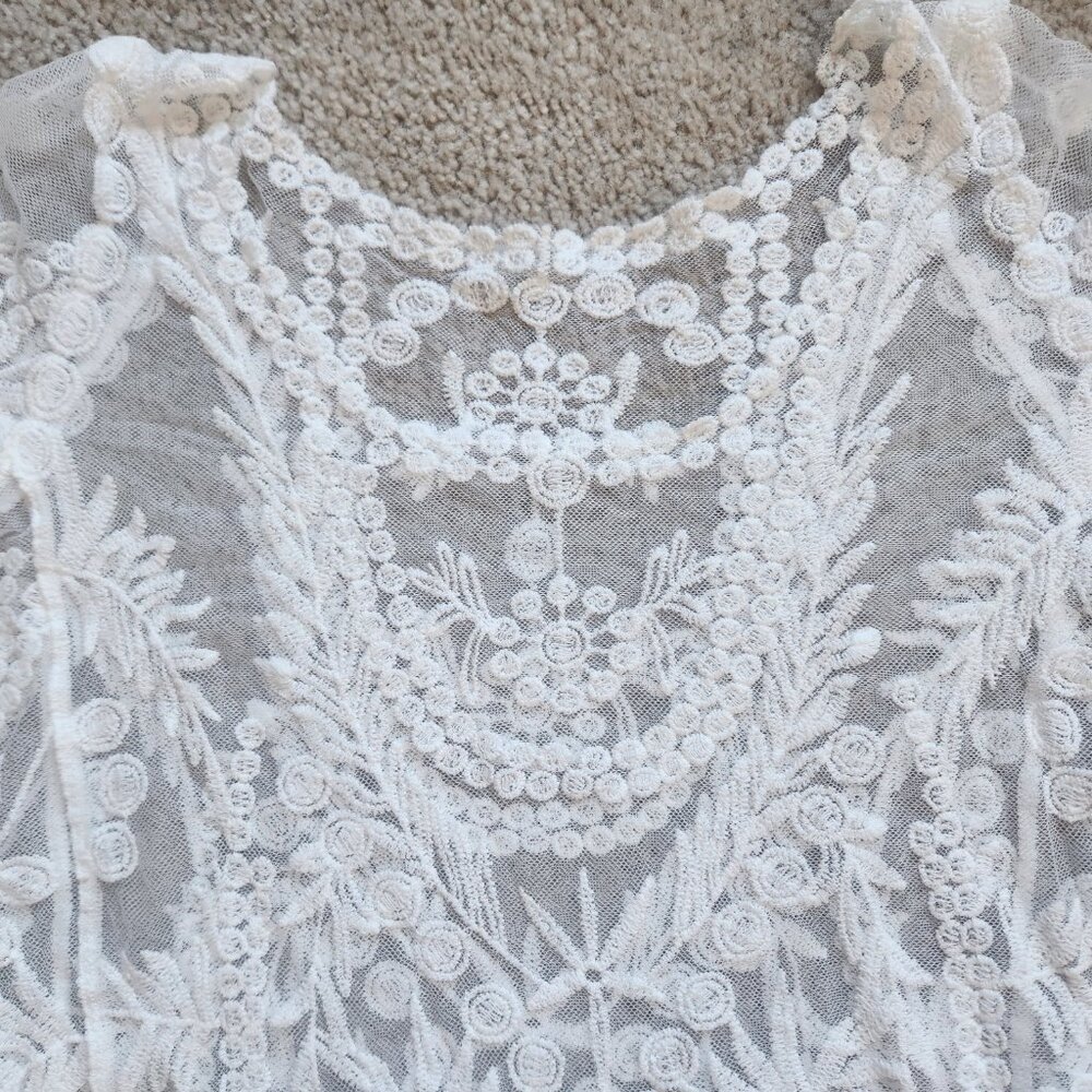 NWOT Lace top XS or S - Picture 4 of 6